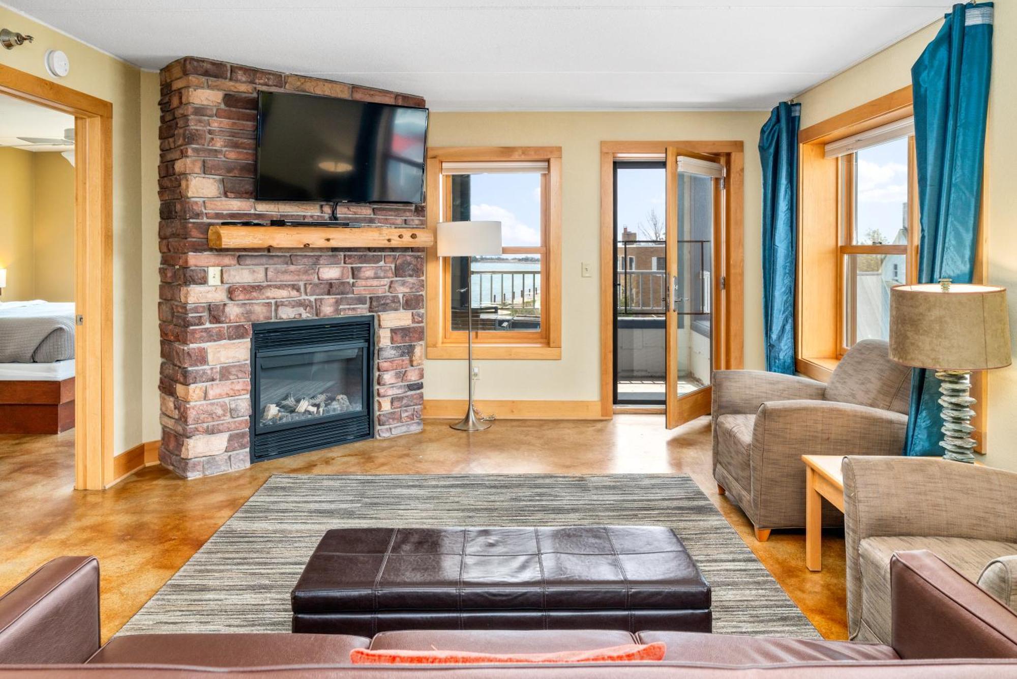 East Bay Suites Grand Marais Εξωτερικό φωτογραφία