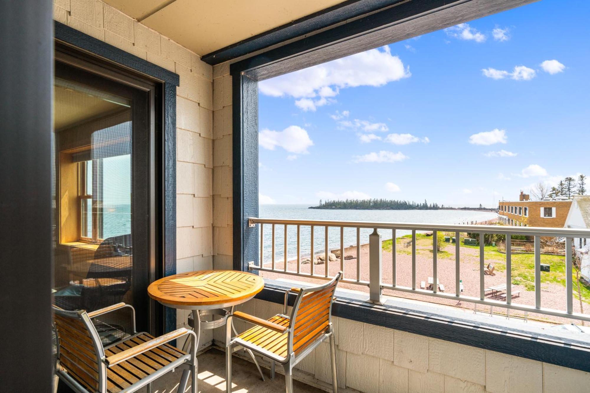 East Bay Suites Grand Marais Εξωτερικό φωτογραφία