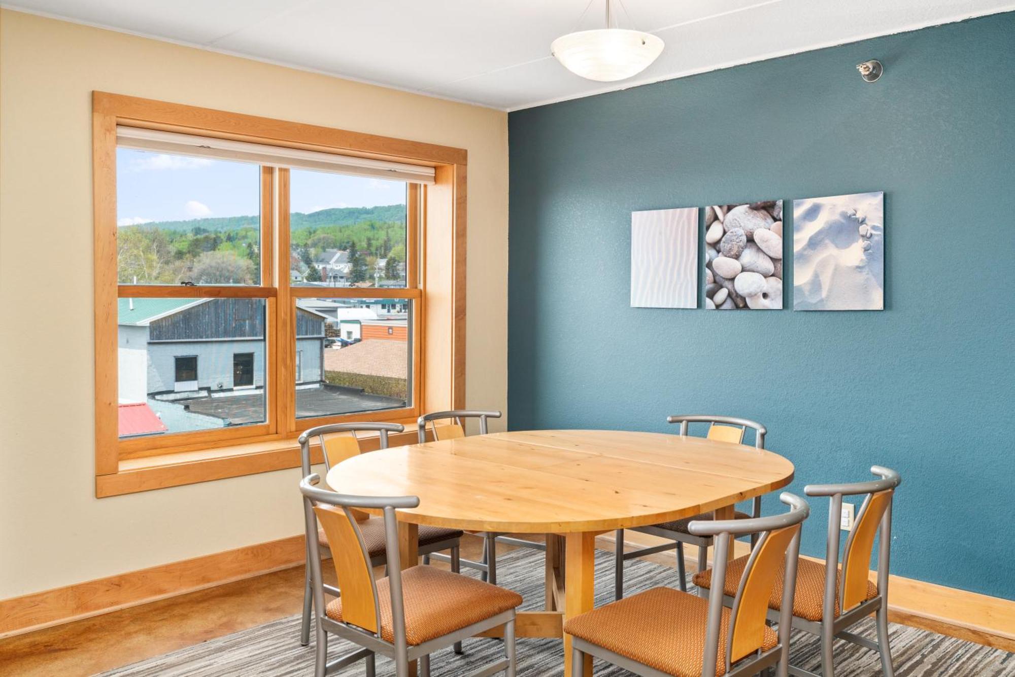 East Bay Suites Grand Marais Εξωτερικό φωτογραφία