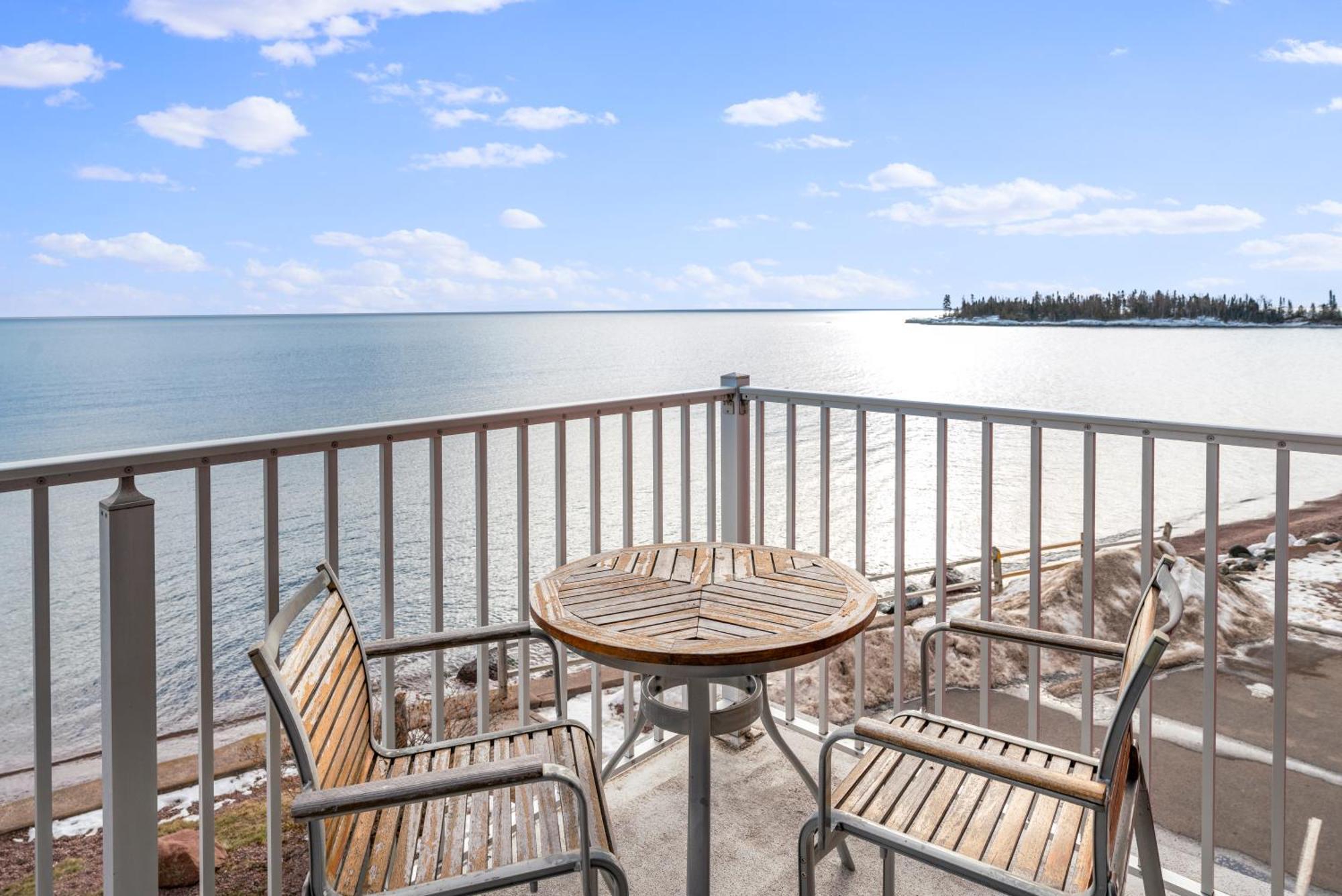 East Bay Suites Grand Marais Εξωτερικό φωτογραφία