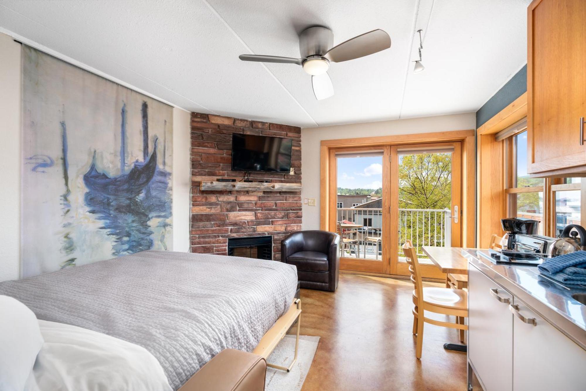 East Bay Suites Grand Marais Εξωτερικό φωτογραφία