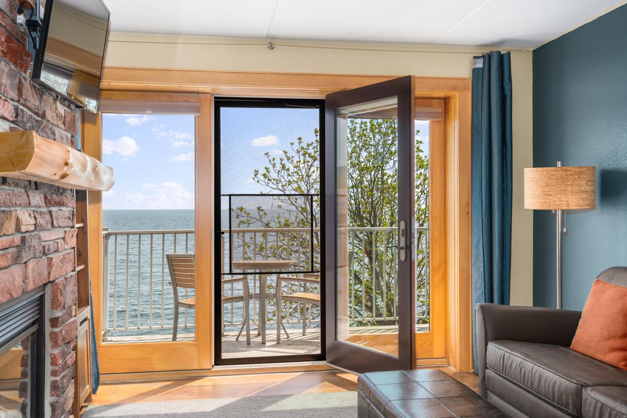 East Bay Suites Grand Marais Εξωτερικό φωτογραφία
