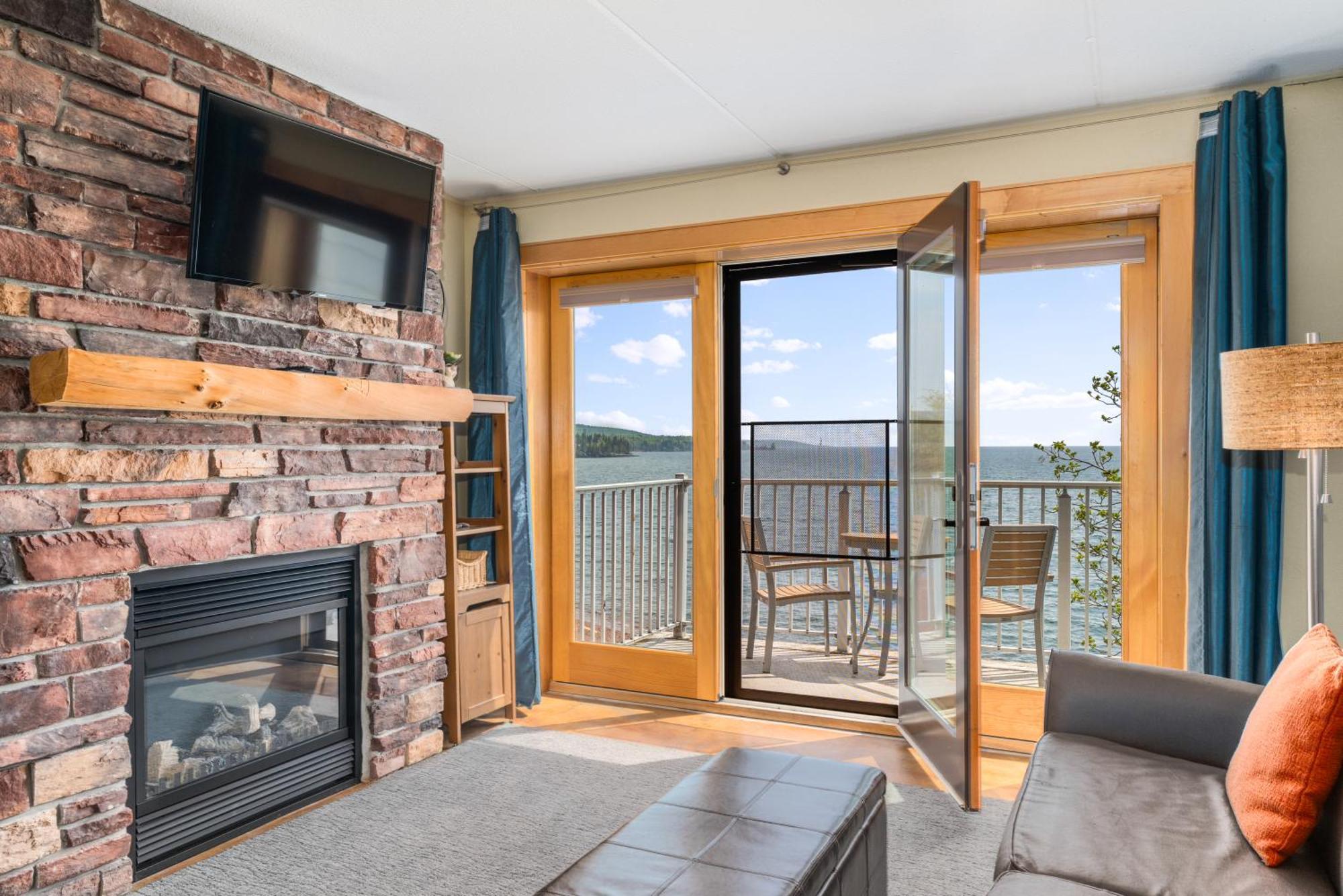 East Bay Suites Grand Marais Εξωτερικό φωτογραφία
