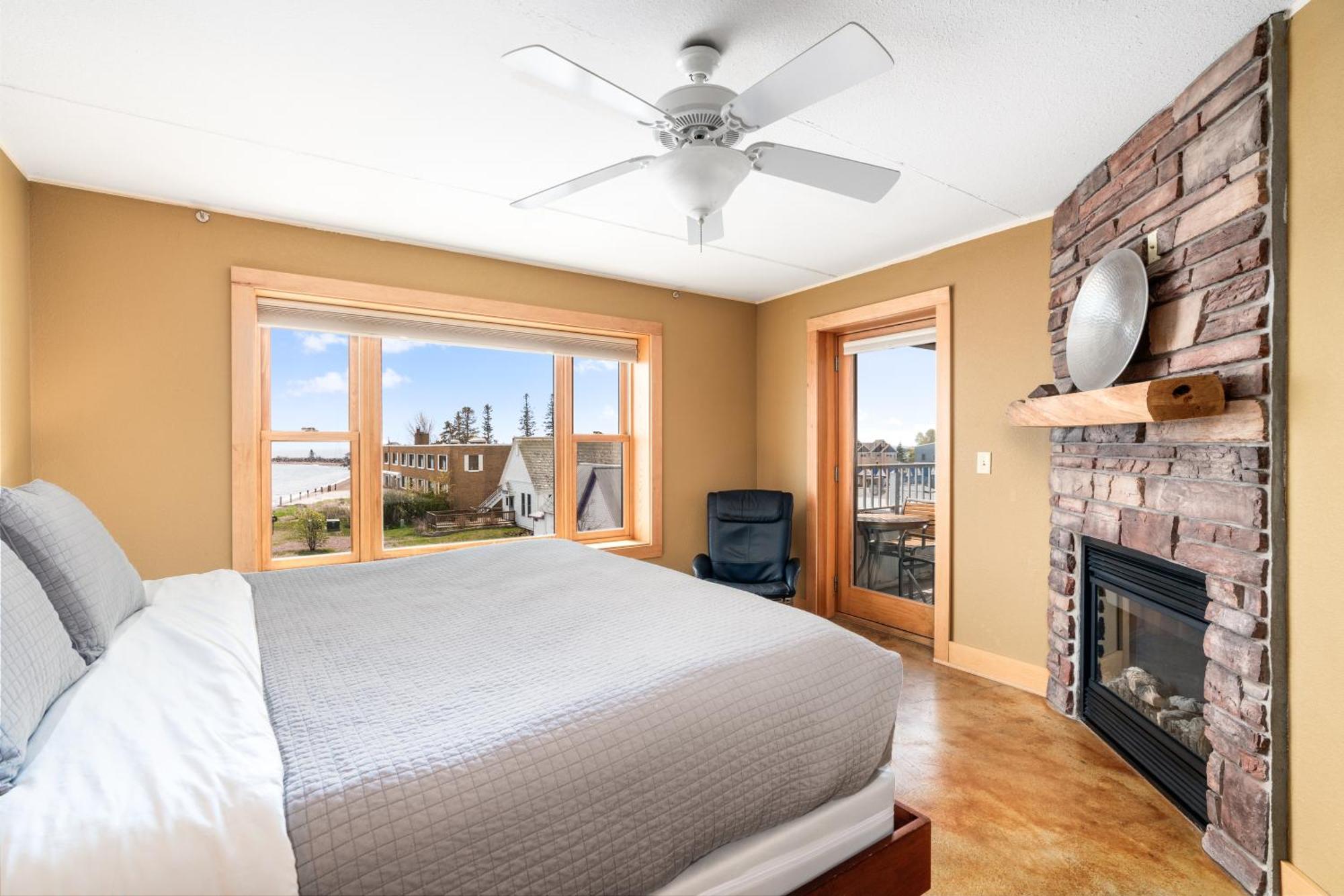 East Bay Suites Grand Marais Εξωτερικό φωτογραφία