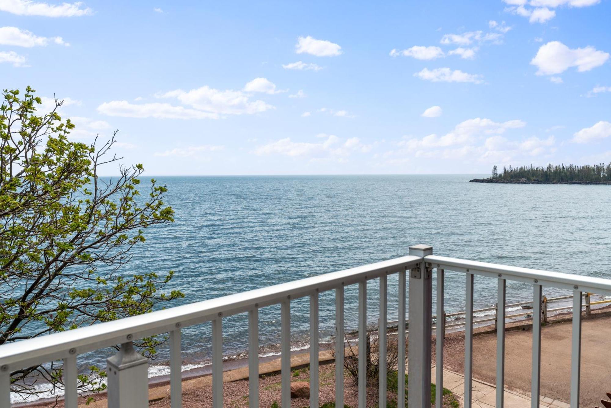 East Bay Suites Grand Marais Εξωτερικό φωτογραφία