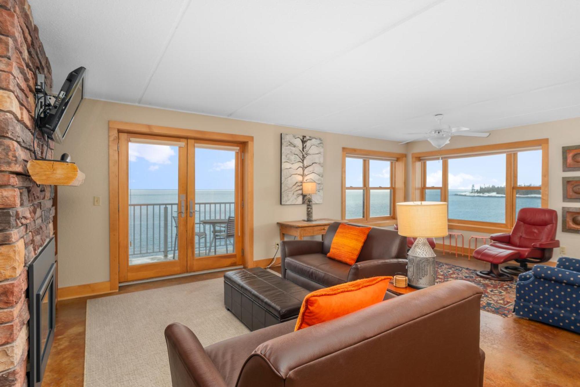 East Bay Suites Grand Marais Εξωτερικό φωτογραφία