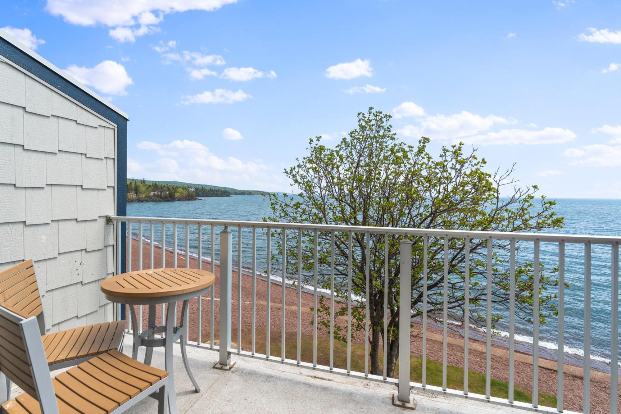 East Bay Suites Grand Marais Εξωτερικό φωτογραφία