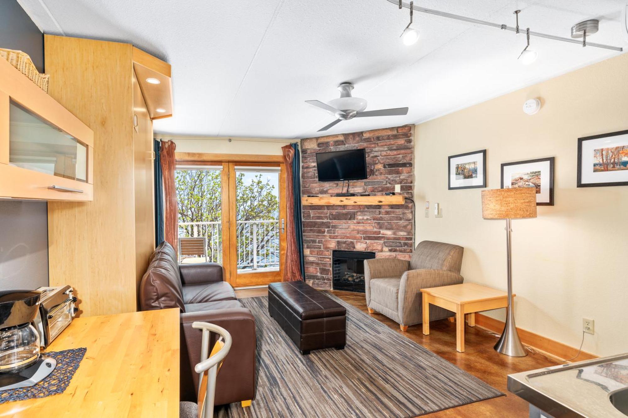 East Bay Suites Grand Marais Εξωτερικό φωτογραφία