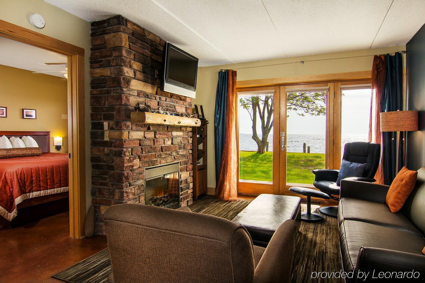 East Bay Suites Grand Marais Εξωτερικό φωτογραφία